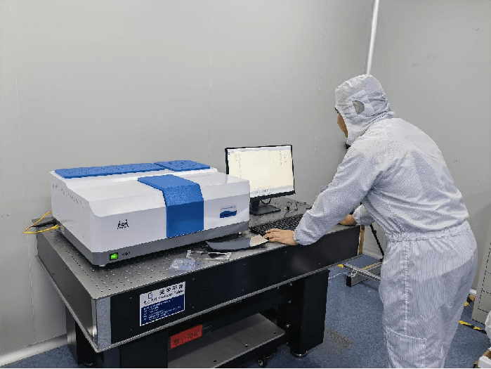 通过紫外可见近红分光光度计来测试建筑反射隔热涂料的反射比